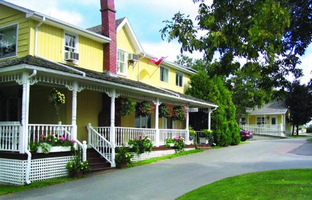 Shining Waters Country Inn Cavendish Eksteriør bilde